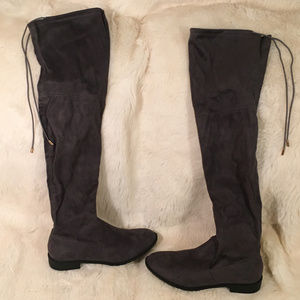 New Yoki Anora Womens Size 7 Grey Scrunched Knee